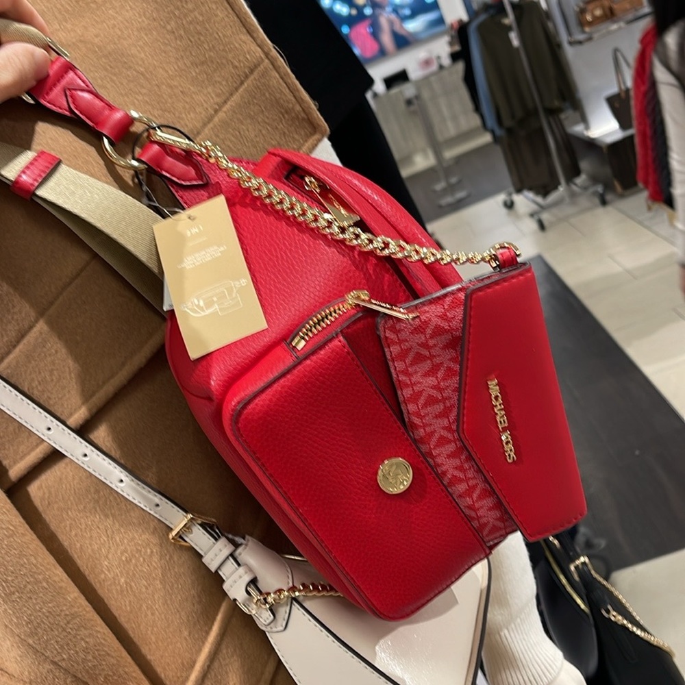 MICHAEL KORS
Maisie Large Pebbled Leather 2-in-1 Sling Pack
Bright Red
NWT - Picture 9 of 16
